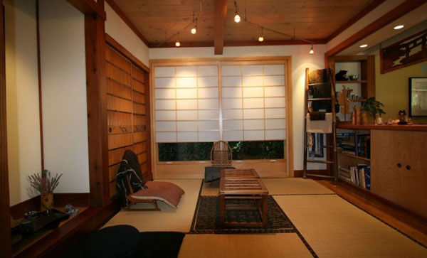 Những cánh cửa sổ Shoji giúp căn phòng tránh được những ánh nắng chói chang.