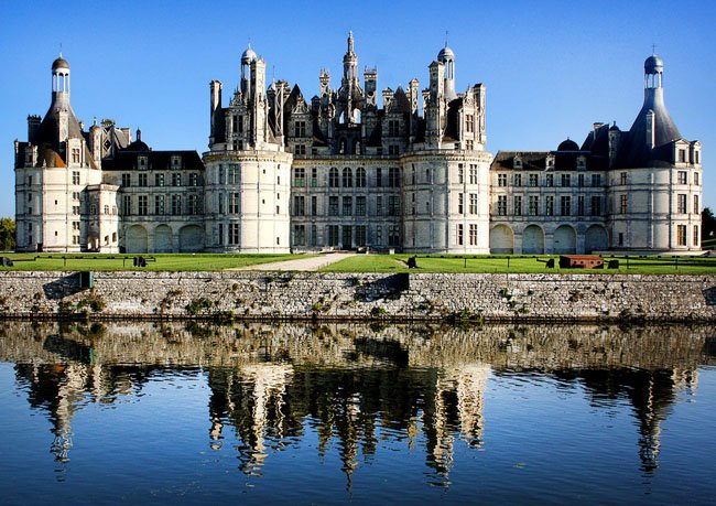 Chambord là tòa lâu đài lớn thuộc thung lũng Loire 