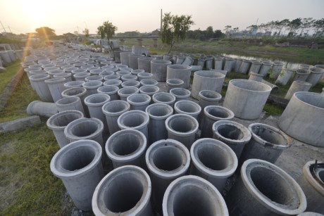 Một phần diện tích dự án được một doanh nghiệp thuê làm nơi kinh doanh. khu sinh thái bỏ hoang