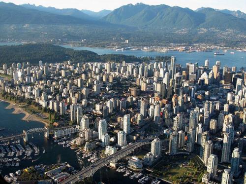 Canada: Giá nhà tại Toronto tăng, Vancouver giảm