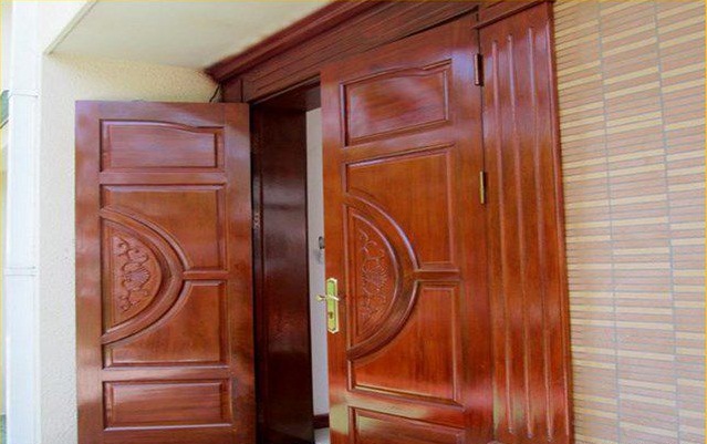 Chọn màu cửa gỗ hài hòa với nội thất