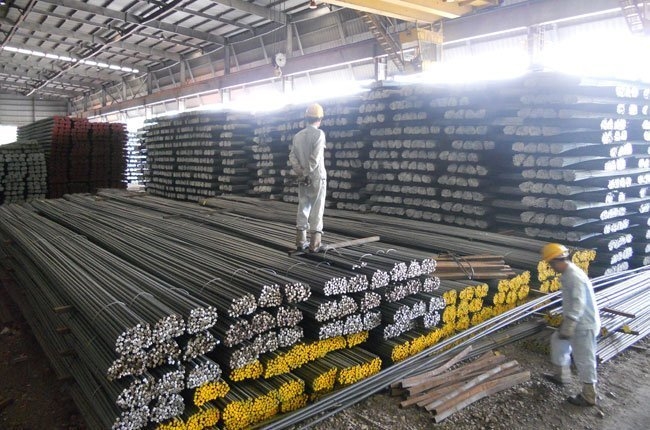Việt Nam tiếp tục nhập khẩu mạnh mặt hàng sắt thép.