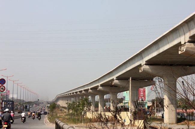 Tp.HCM cần phát triển metro, xe buýt thay vì mở rộng đường