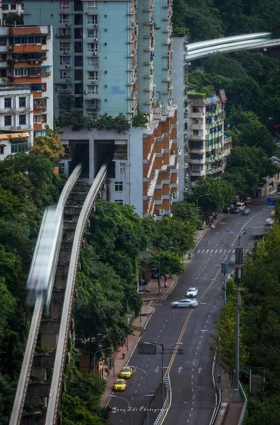 tàu hỏa xuyên chung cư