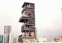 Chiêm ngưỡng ngôi nhà với 600 người phục vụ của tỷ phú Ấn Độ