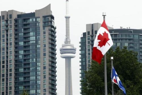 Canada nâng lãi suất cơ bản để hạ nhiệt thị trường địa ốc