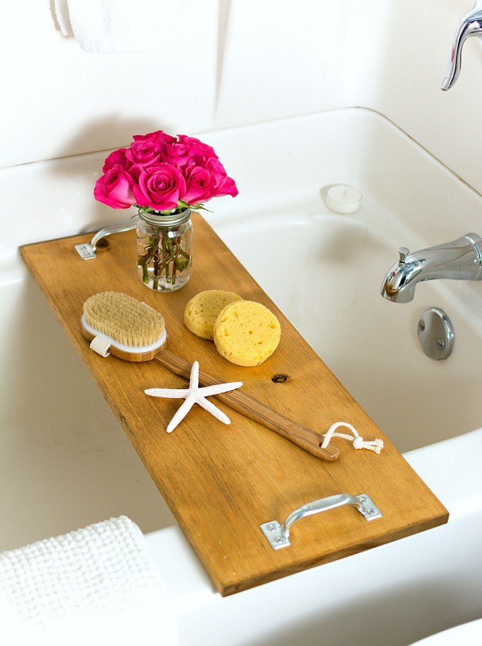 Khay bồn tắm gỗ mang phong cách cổ điển