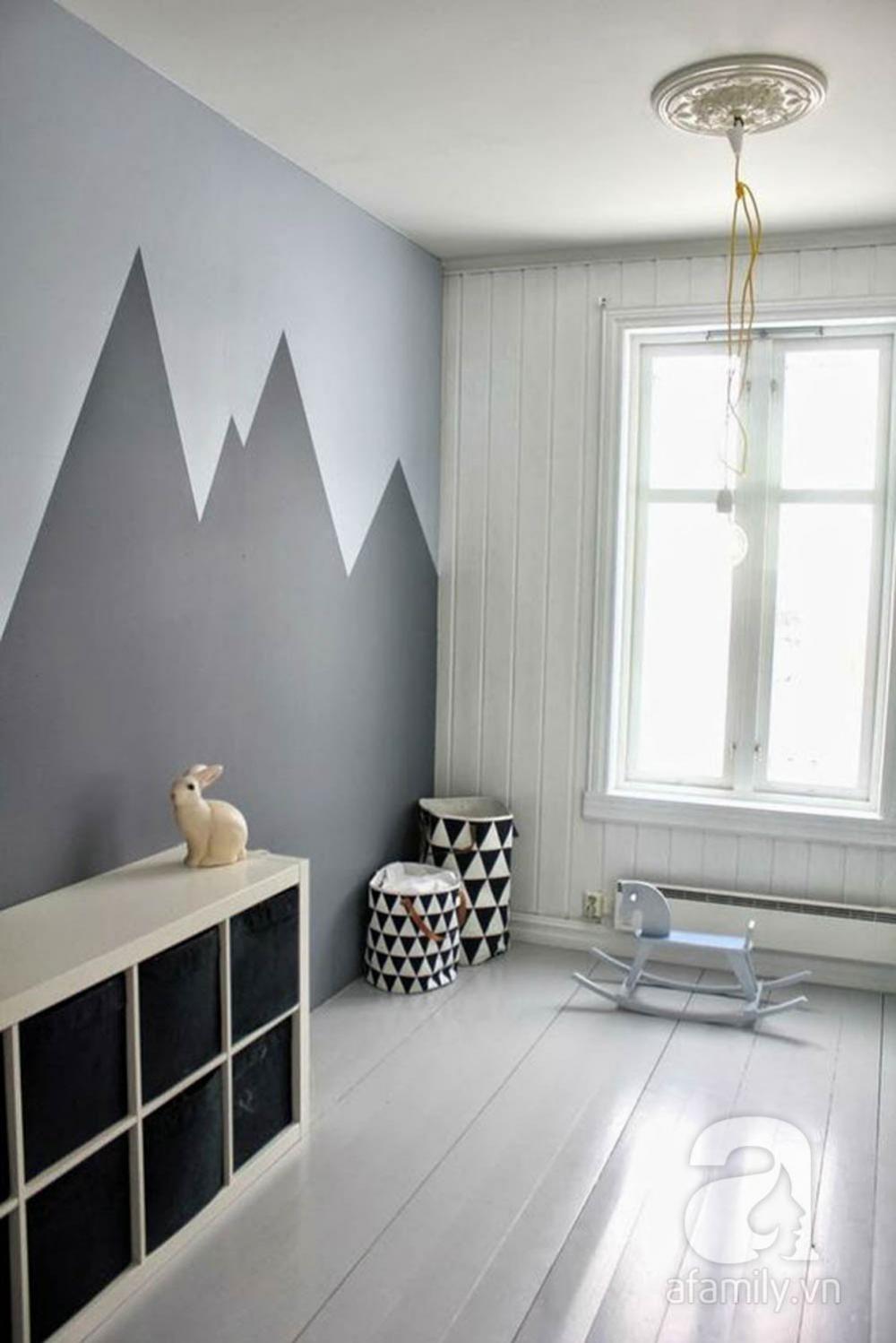 Sơn tường hoặc sử dụng giấy dán những hình ngộ nghĩnh để tạo điểm nhấn  ​cũng như làm căn phòng sinh động hơn