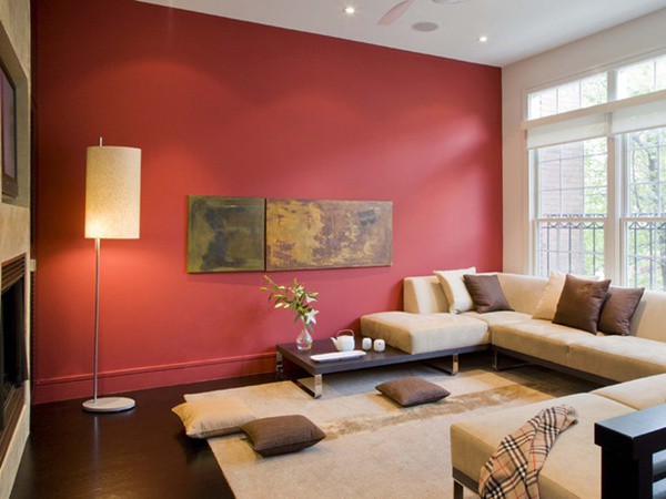 Điểm nhấn trong bức tường đỏ giúp phòng khách trở nên sống động hơn