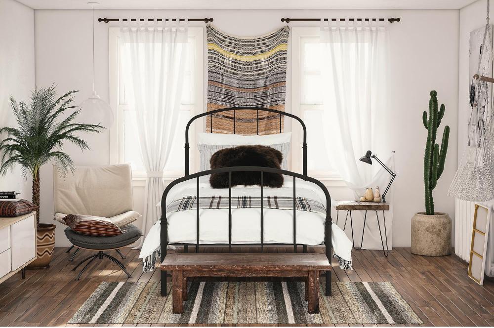 Ngoài gỗ thì chất liệu dễ dàng tìm thấy trong phòng ngủ mang phong cách Rustic ​ là những tấm thảm trải sàn và màn cửa bằng vải