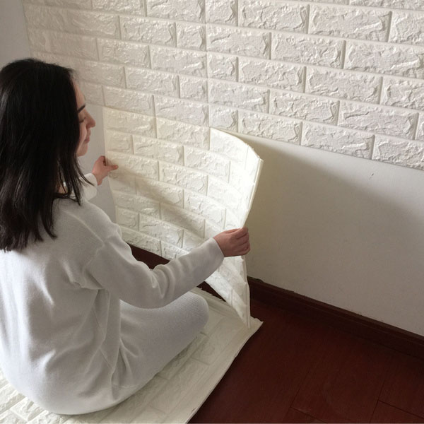 Có nên dùng xốp dán tường thay thế gạch ốp không?