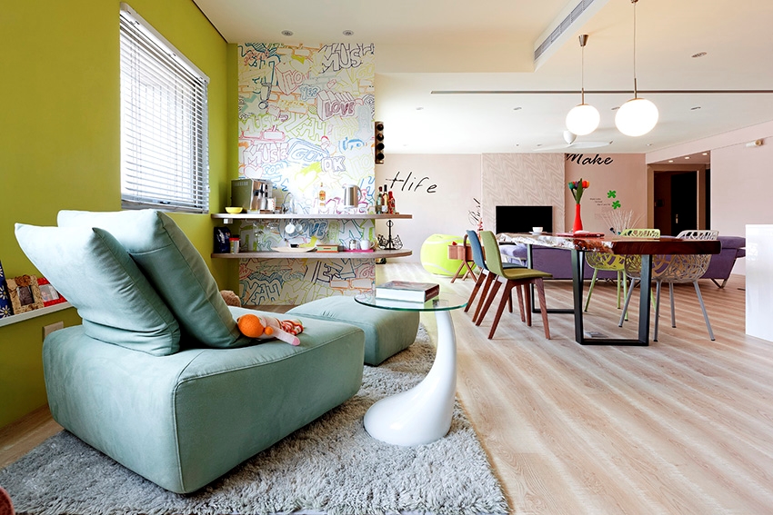 Trang trí căn hộ nhiều màu sắc bằng giấy dán tường