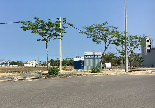 Quảng Nam yêu cầu tháo dỡ ki-ốt kinh doanh bất động sản trái phép tại Điện Bàn