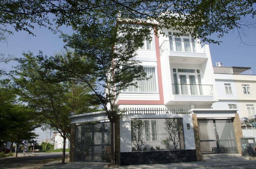 nhà Sài Gòn có 21 cửa kính