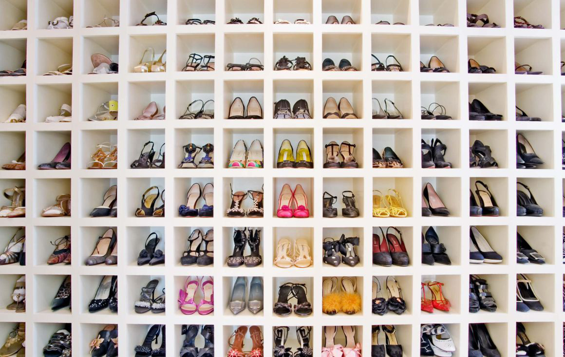 Hệ lưu trữ giày chia thành nhiều ô 