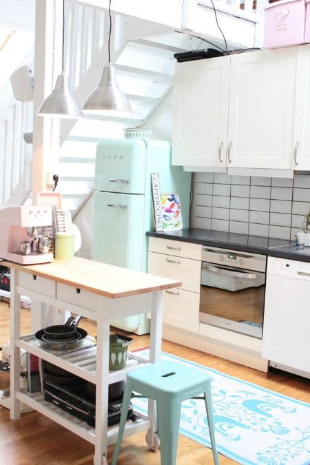 Màu pastel tươi vui hoàn toàn có thể trở thành tông màu chính cho căn bếp