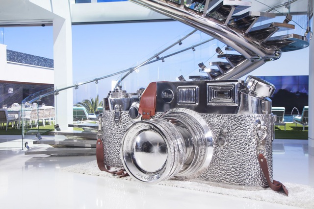  chiếc máy ảnh Leica khổng lồ 