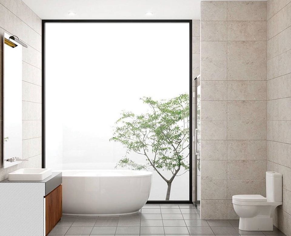 Phòng vệ sinh có thiết kế tối giản với khung cửa kính lớn mang tới cảm giác rộng rãi, thoáng đạt. Bồn tắm kê sát cửa kín giúp gia chủ có những giây phút thư giãn, thả lỏng sau giờ phút làm việc căng thẳng.