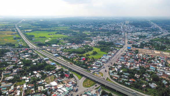 Đoạn cao tốc TP.HCM - Long Thành - Dầu Giây ngang qua nút giao QL51 nhìn từ trên cao