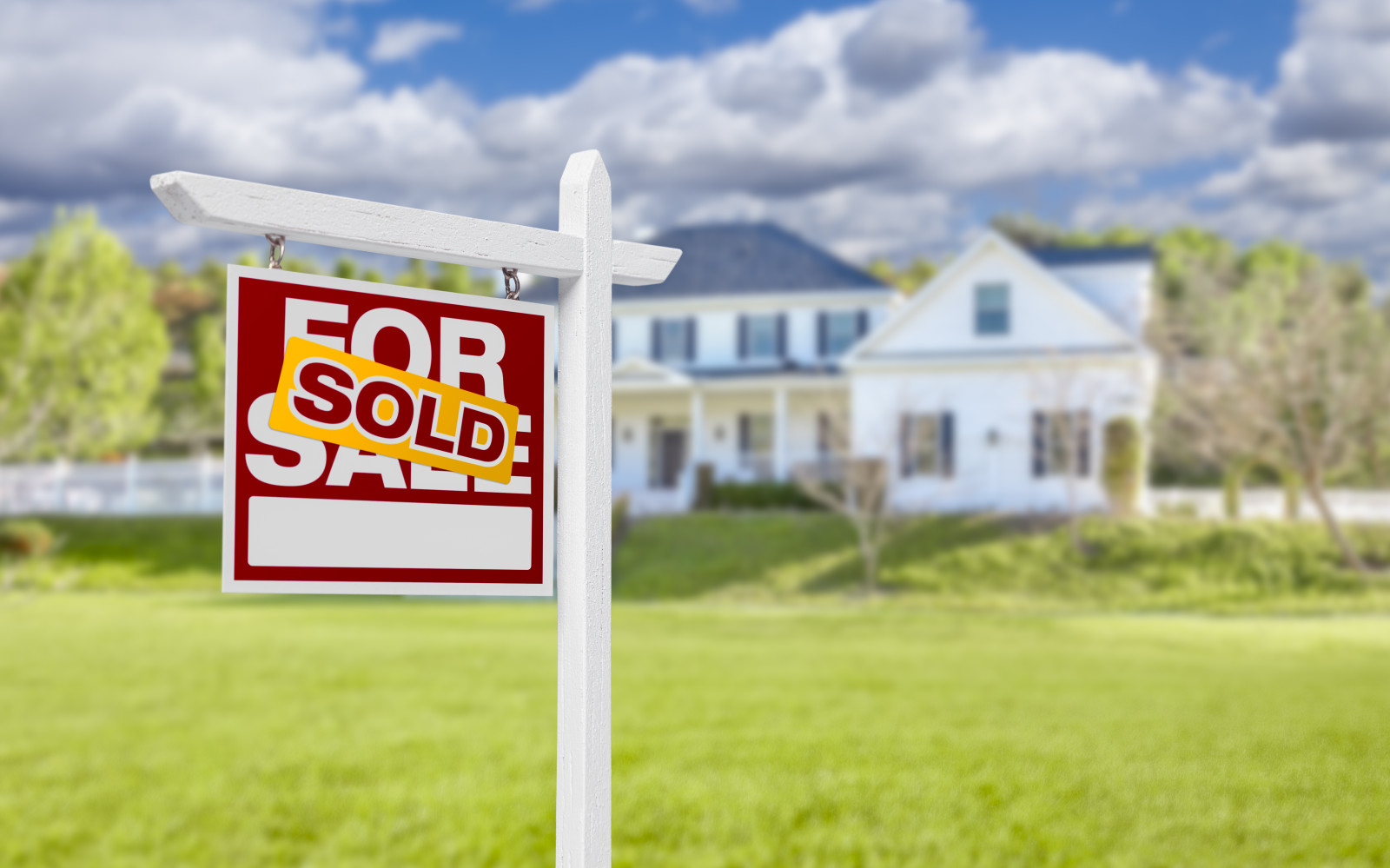 Nhu cầu sở hữu nhà ở tăng cao và mức lãi suất thấp chưa từng có đã giúp thị trường nhà đất tại Mỹ trở nên sôi động 