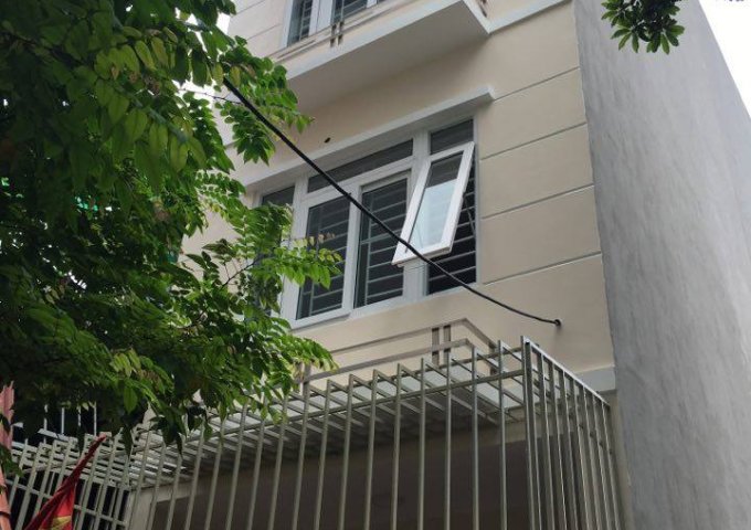 Bán nhà ngõ 172 Lạc Long Quân hoặc ngõ 8 Võng Thị, DT 45 m2 x 5 tầng, giá 5,5 tỷ