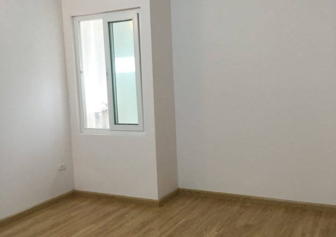 Bán nhà ngõ 172 Lạc Long Quân hoặc ngõ 8 Võng Thị, DT 45 m2 x 5 tầng, giá 5,5 tỷ