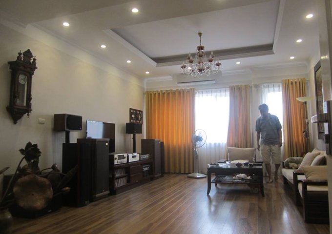 Bán nhà mặt hồ Phương Mai, căn góc, 7 tầng, thang máy, 65m2, MT 6m