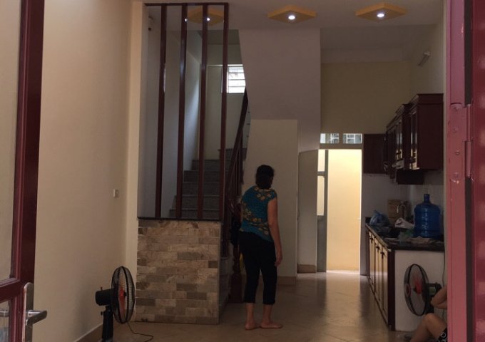 Chính chủ cần bán gấp nhà mặt ngõ 77 Xuân La, Tây Hồ, DT 38m2, giá 2,9 tỷ