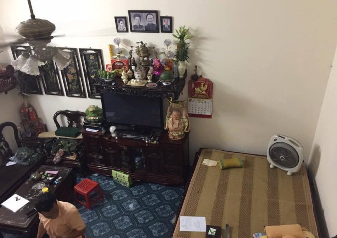 Bán nhà 3 tầng đường Làng Yên Phụ, 47m2, ô tô đỗ, cách phố 10m, giá 4.7 tỷ