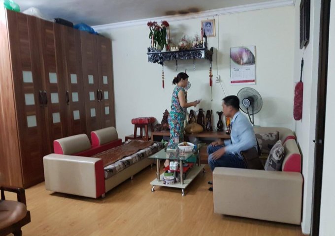 Bán căn hộ tập thể tầng 2 Bắc Nghĩa Tân, Cầu Giấy 80m2 3PN đã cải tạo cực đẹp giá 1.5 tỷ