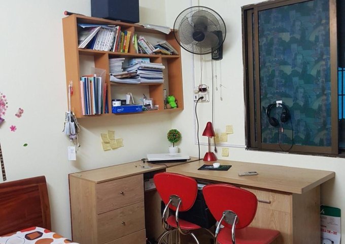 Bán căn hộ tập thể tầng 2 Bắc Nghĩa Tân, Cầu Giấy 80m2 3PN đã cải tạo cực đẹp giá 1.5 tỷ