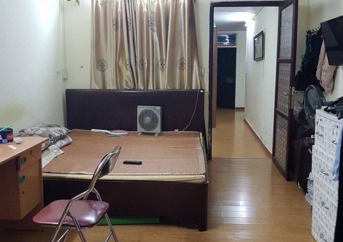 Bán căn hộ tập thể tầng 2 Bắc Nghĩa Tân, Cầu Giấy 80m2 3PN đã cải tạo cực đẹp giá 1.5 tỷ