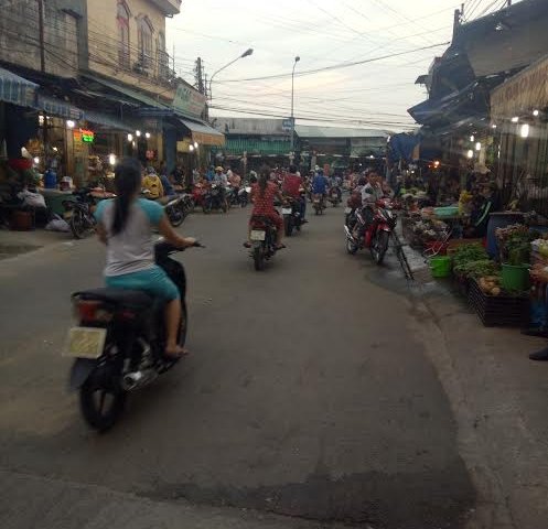 Bán nhà mặt chợ Kẻ Vẽ 70m2, 3 tầng, kinh doanh tốt, giá 5.7 tỷ