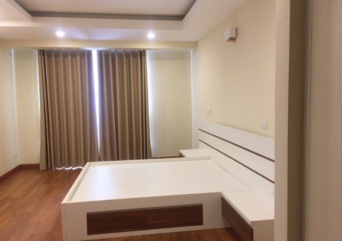 QL cần cho thuê căn hộ tại tòa D2 Giảng Võ, Ba Đình, DT 110m2, 3PN, full đồ đẹp, giá 20tr/th
