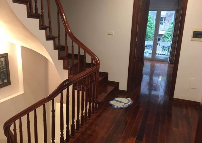 Bán biệt thự 96 Nguyễn Huy Tưởng 196m2 x 4 tầng, đường 3 ô tô, giá 22 tỷ