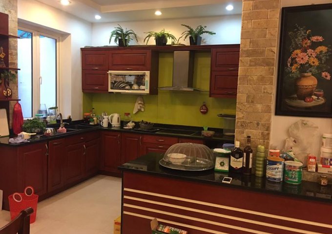 Bán biệt thự 96 Nguyễn Huy Tưởng 196m2 x 4 tầng, đường 3 ô tô, giá 22 tỷ