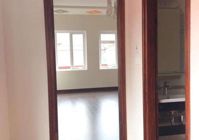 Bán nhà mặt ngõ 61 Phạm Tuấn Tài, Cầu Giấy, DT 54m2 x 5 tầng, lô góc 2 MT, KD, ô tô vào giá 8,1 tỷ