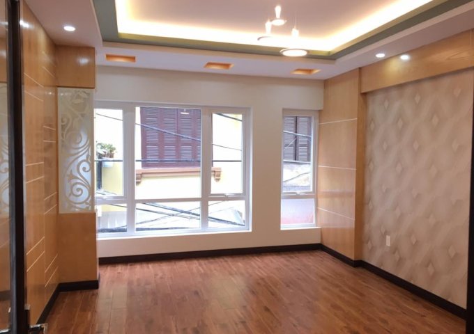 Bán nhà mặt ngõ 61 Phạm Tuấn Tài, Cầu Giấy, DT 54m2 x 5 tầng, lô góc 2 MT, KD, ô tô vào giá 8,1 tỷ