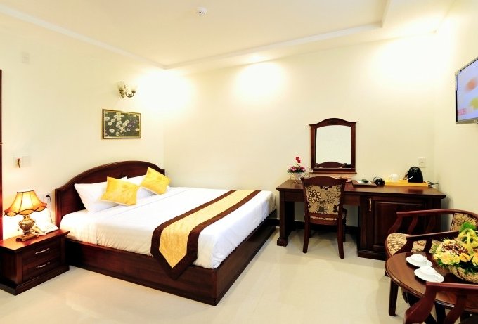 Tận hưởng kỳ nghỉ tại khách sạn quận 8 hiện đại, đầy đủ tiện nghi và thoải mái tại giá cả phải chăng. Phòng ốc rộng rãi và sạch sẽ, giúp bạn có một trải nghiệm tuyệt vời tại thành phố Hồ Chí Minh.