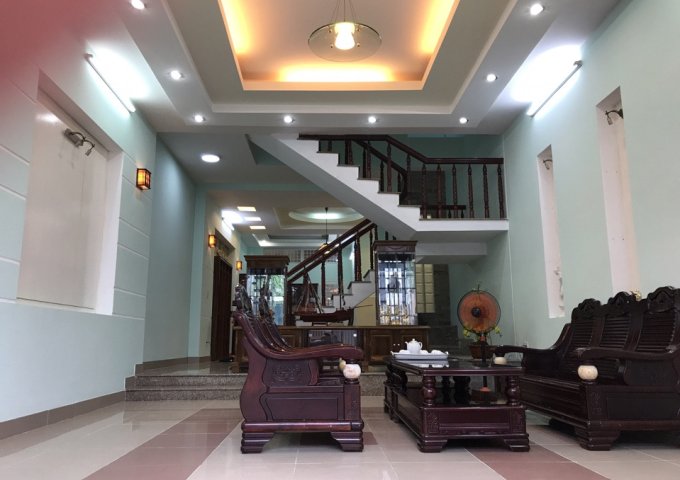 Cần bán gấp nhà 3 tầng ở đường Dương Đình Nghệ, gần bãi tắm Phạm Văn Đồng
