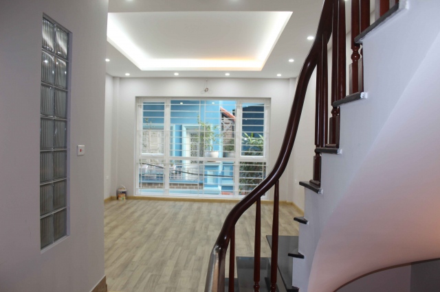 Cho thuê cả nhà mặt hồ Kim Liên - Phương Mai, ngõ 38 phố Phương Mai, 45m2 x 3 tầng