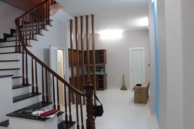 Cho thuê cả nhà mặt hồ Kim Liên - Phương Mai, ngõ 38 phố Phương Mai, 45m2 x 3 tầng