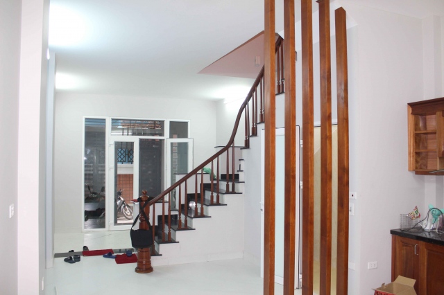 Cho thuê cả nhà mặt hồ Kim Liên - Phương Mai, ngõ 38 phố Phương Mai, 45m2 x 3 tầng