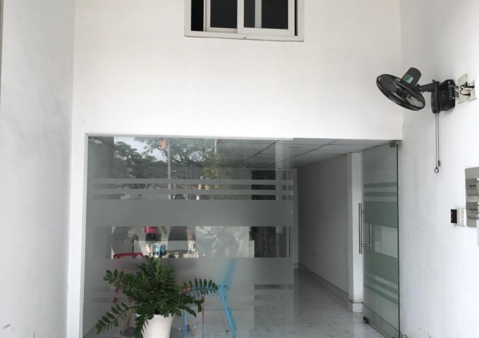 Cho thuê nhà mặt tiền 841 Lê Hồng Phong, P12, Q10, TPHCM giá tốt