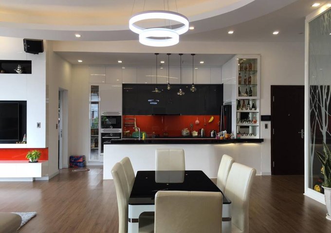 Bán căn hộ penthouse Sunrise City DT 180m2 có 3PN nội thất hiện đại có sân vườn bán 11 tỷ 0908649849