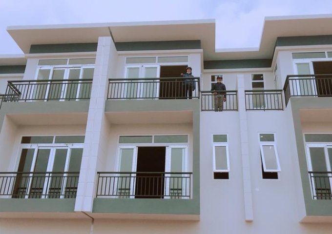 Bán nhà mặt phố tại đường Phan Văn Hớn, xã Xuân Thới Sơn, Hóc Môn. 75m2, giá 1.7 tỷ, 0912983745