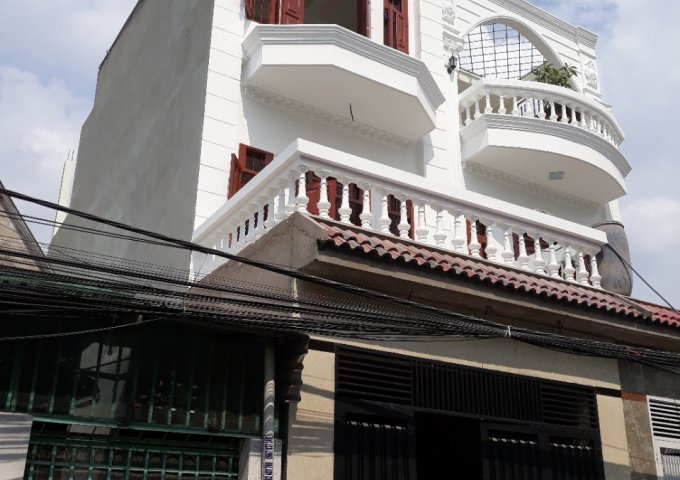 Cần bán nhà 2 lầu 1 trệt giá rẻ gần đường Nguyễn Thị Minh Khai, chợ Chiêu Liêu Dĩ An,Bình Dương,75m