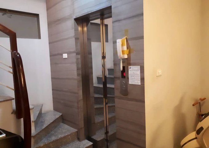  Bán nhà Trần Quốc Hoàn, đẹp không tì vết, thang máy 55m2, Ô tô chạy trong nhà