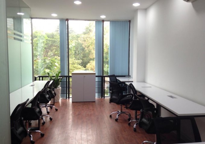 Cho thuê văn phòng tại Linh Lang, gần Lotte Center, 20m2, 4 triệu/tháng