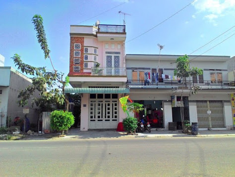 Bán nhà mặt tiền đường D1 KDC Việt - Sing, Thuận An, 5x20m, giá 4 tỷ 800tr